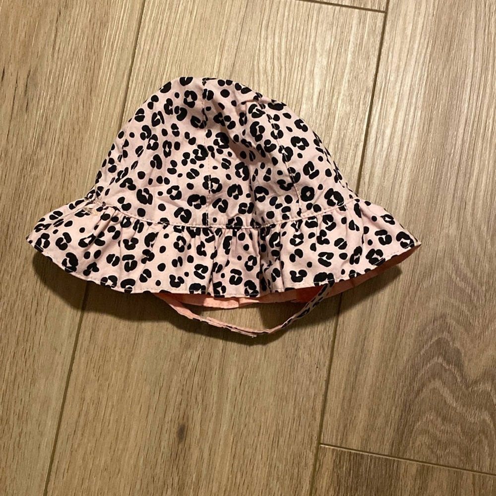 NWT 6-12M CHEETAH BUCKET HAT
